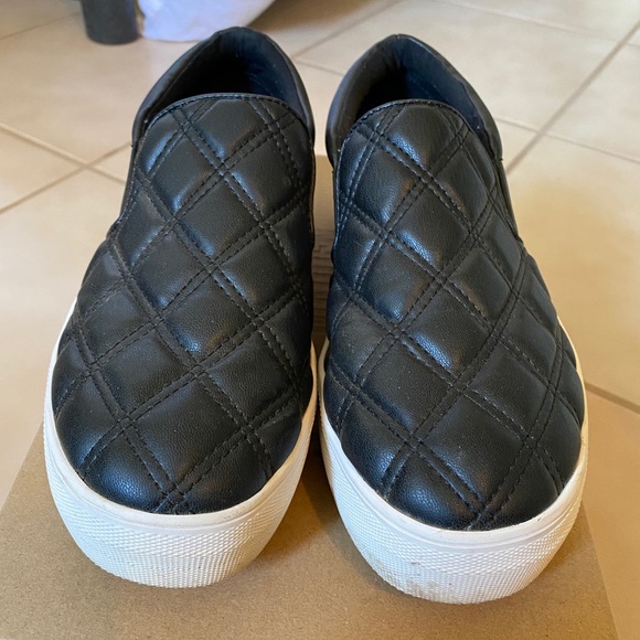 Steve Madden “Gills-Q” Quilted Sneaker Slides - Picture 1 of 6